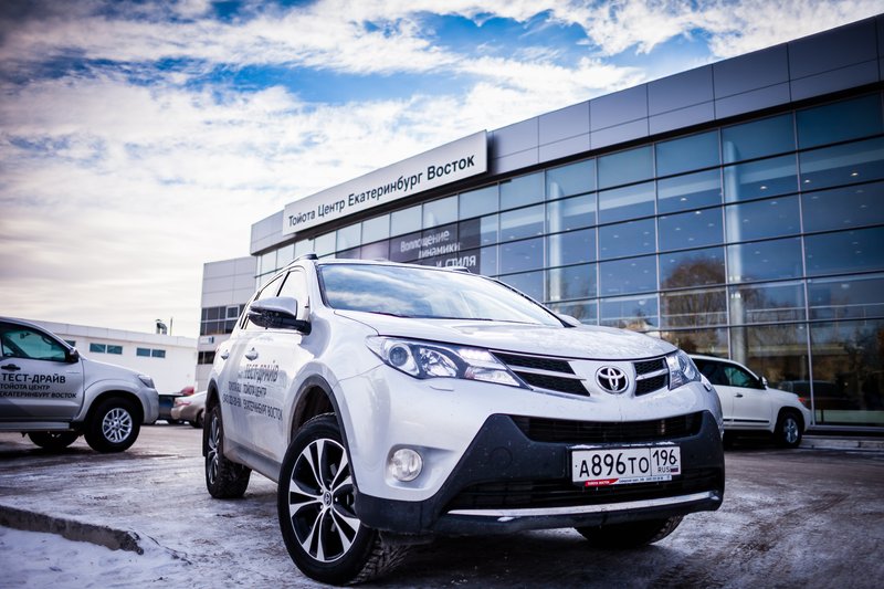 Первый из Могикан: путешествуем в будущее с Toyota RAV4